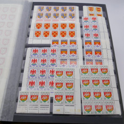 Stock de timbres de France neufs** en deux albums.