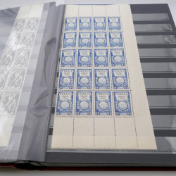 Stock de timbres de France neufs** en deux albums.