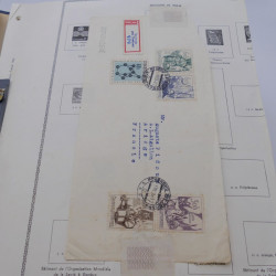 Vrac de timbres du monde neufs et oblitérés en un carton.