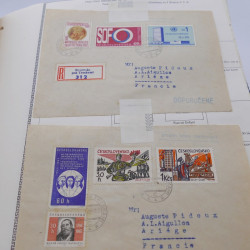 Vrac de timbres du monde neufs et oblitérés en un carton.