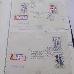 Vrac de timbres du monde neufs et oblitérés en un carton.