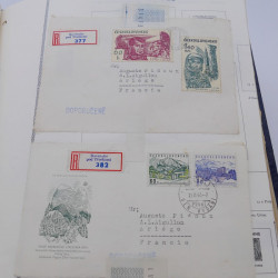 Vrac de timbres du monde neufs et oblitérés en un carton.