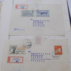 Vrac de timbres du monde neufs et oblitérés en un carton.