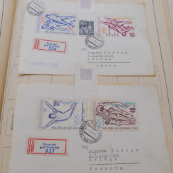 Vrac de timbres du monde neufs et oblitérés en un carton.