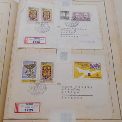 Vrac de timbres du monde neufs et oblitérés en un carton.