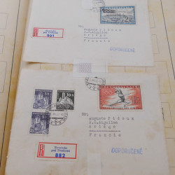 Vrac de timbres du monde neufs et oblitérés en un carton.