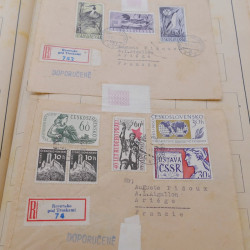 Vrac de timbres du monde neufs et oblitérés en un carton.