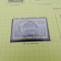 Vrac de timbres du monde neufs et oblitérés en un carton.