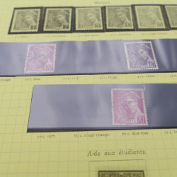 Vrac de timbres du monde neufs et oblitérés en un carton.