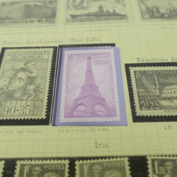 Vrac de timbres du monde neufs et oblitérés en un carton.