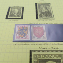 Vrac de timbres du monde neufs et oblitérés en un carton.