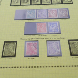 Vrac de timbres du monde neufs et oblitérés en un carton.