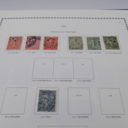 Vrac de timbres du monde neufs et oblitérés en un carton.