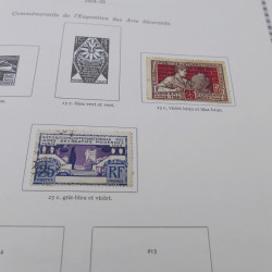 Vrac de timbres du monde neufs et oblitérés en un carton.