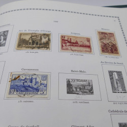 Vrac de timbres du monde neufs et oblitérés en un carton.