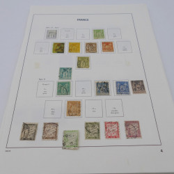 Vrac de timbres du monde neufs et oblitérés en un carton.