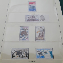 Collection timbres de T.A.A.F. 1948-2003 complet neuf** en 2 albums.