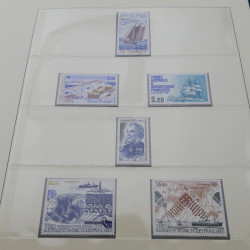 Collection timbres de T.A.A.F. 1948-2003 complet neuf** en 2 albums.