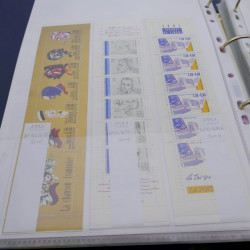 Lot de carnets, feuillets de timbres de France 1968-2005 neufs** en un album.