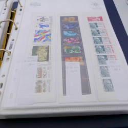 Lot de carnets, feuillets de timbres de France 1968-2005 neufs** en un album.