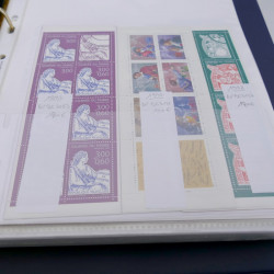 Lot de carnets, feuillets de timbres de France 1968-2005 neufs** en un album.