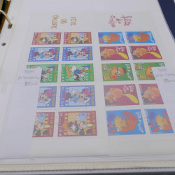 Lot de carnets, feuillets de timbres de France 1968-2005 neufs** en un album.