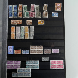 Collection timbres d'Italie fins de catalogues en album.