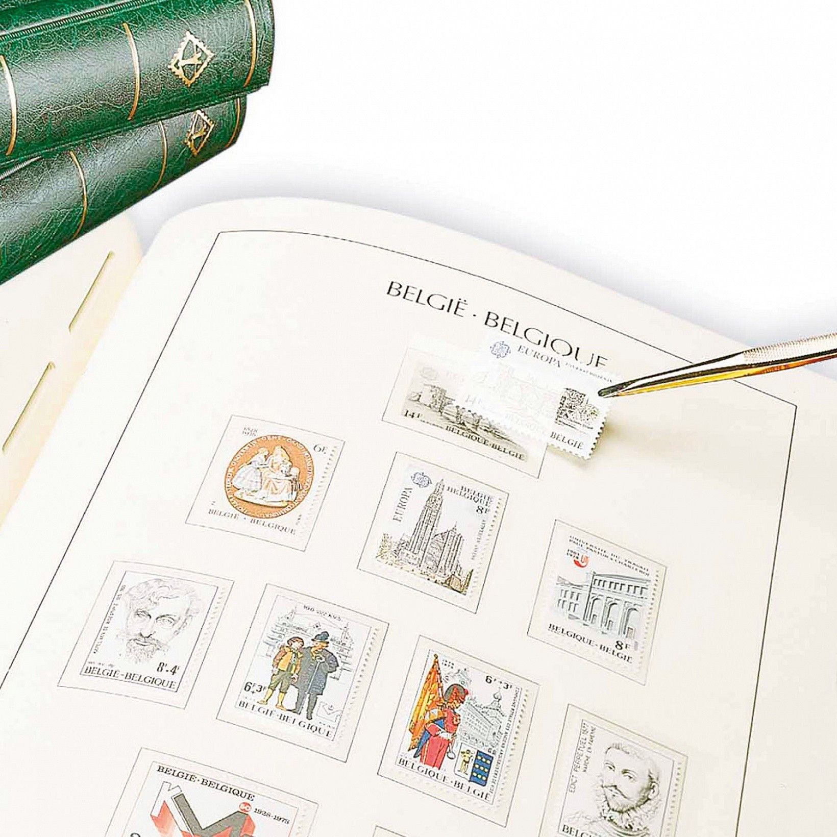 Albums pré imprimés Leuchtturm France avec pochettes pour collection de timbres.